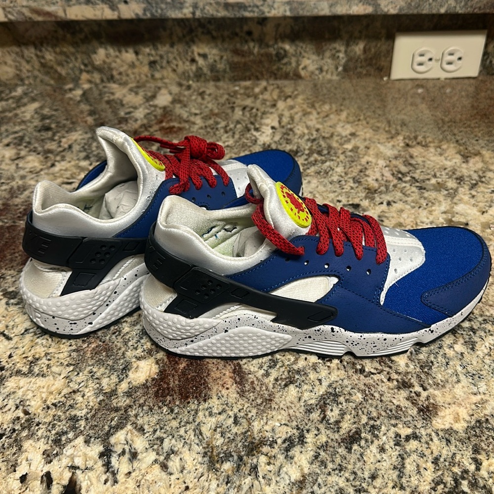 Nike Air Huarache Run Premium Indigo Force Volt

US Men’s Size 8.5

NEVER WORN